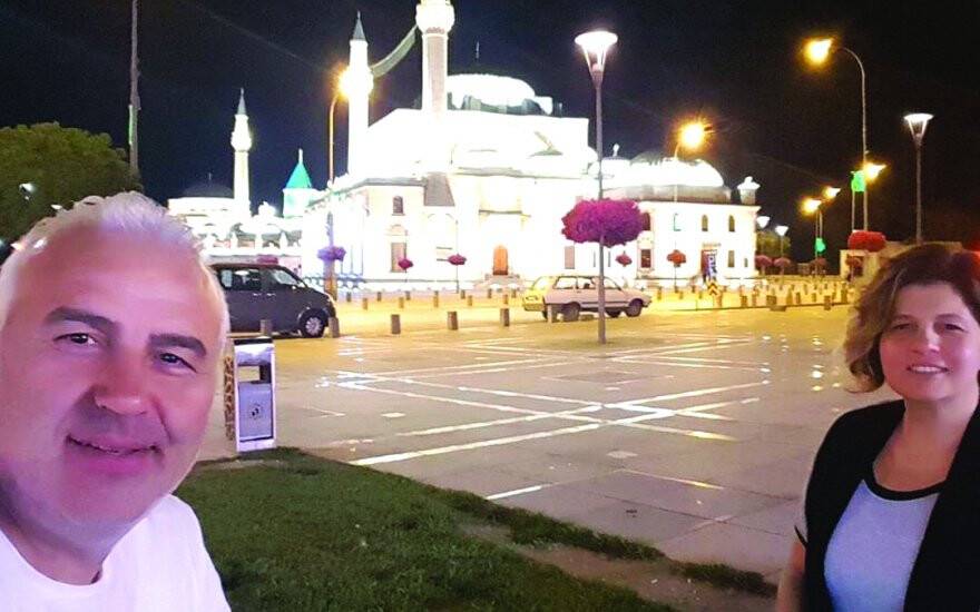 KERESTECİ ÇİFTİ MEVLANA MEYDANI’NDA