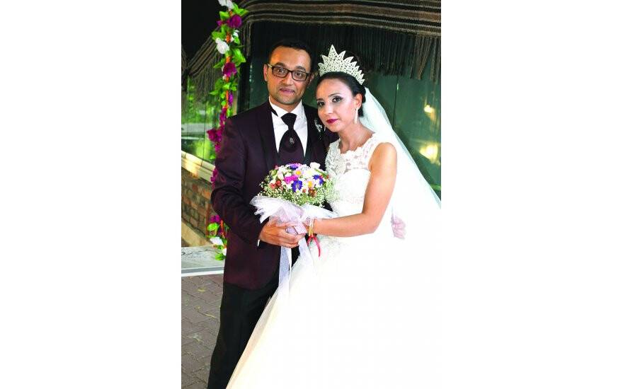 Berna ve Rüstem dünya evine girdi