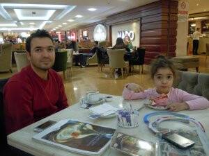 Doktor Mesut Bey Kızı İrem’le Mado’da