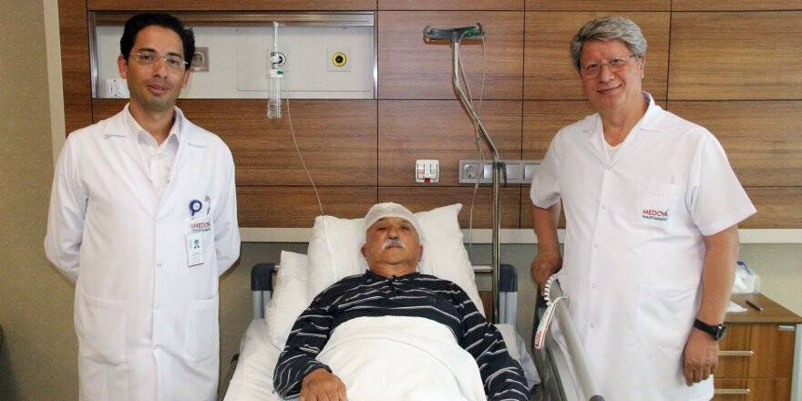 Beyin kanaması geçiren hasta bir gün sonra yürüdü