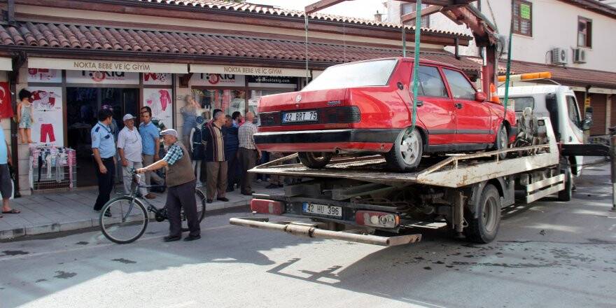 Konya'da drift yaptığı sırada kaza yapan kadın sinir krizine girdi
