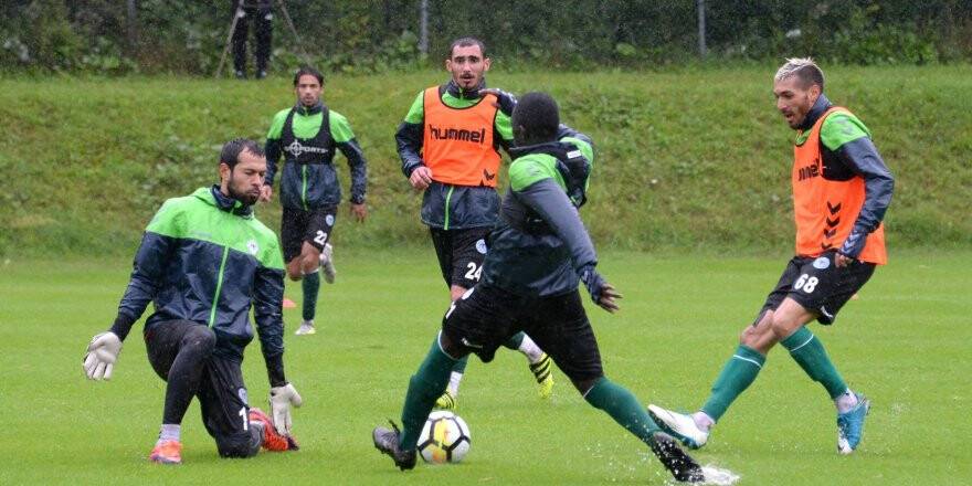 Konyaspor yoğun yağmur altında çalıştı