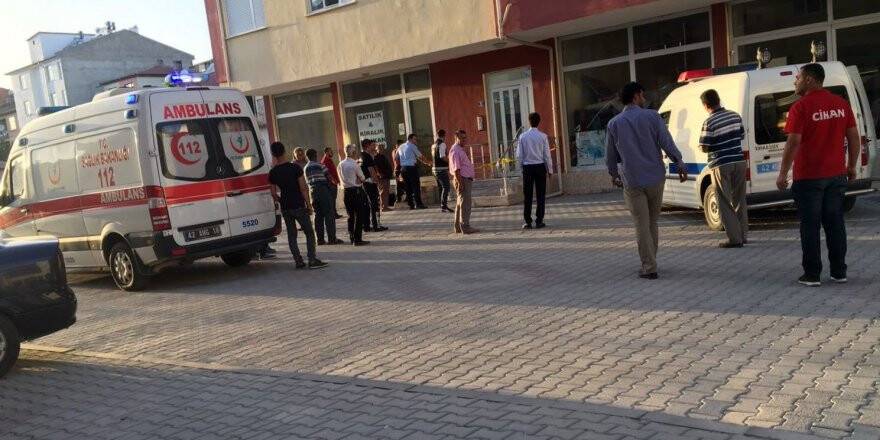 Çocuğunun gözünün önünde eşini öldürüp intihar etti