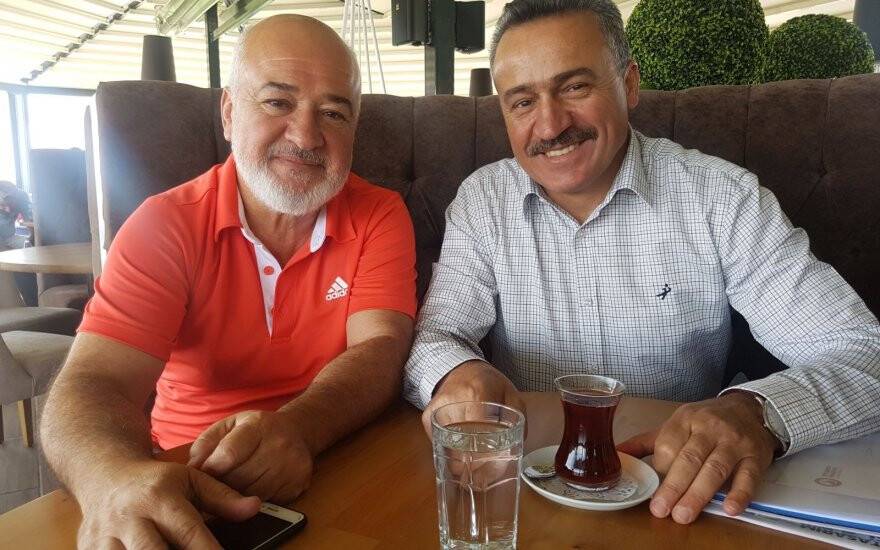 Başkan Tutal’ın çay keyfi