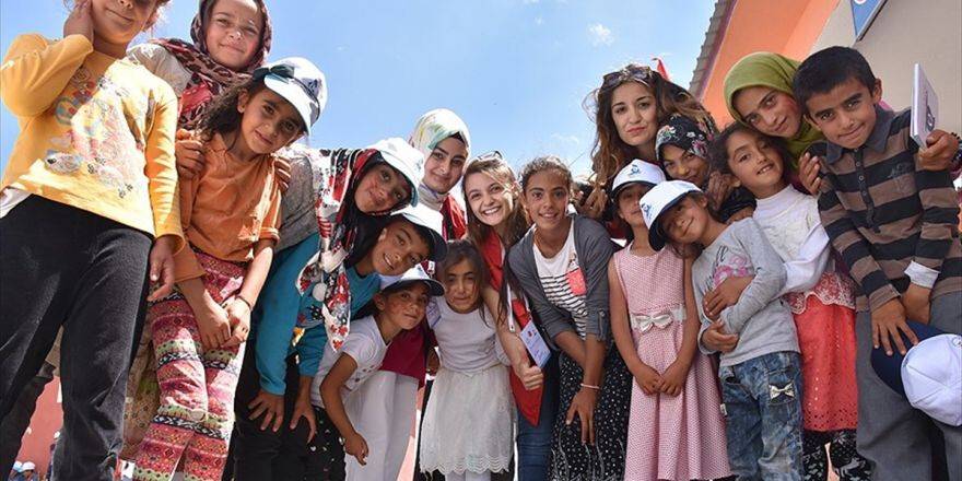Üniversite Öğrencileri Köy Çocukları İçin Yollarda