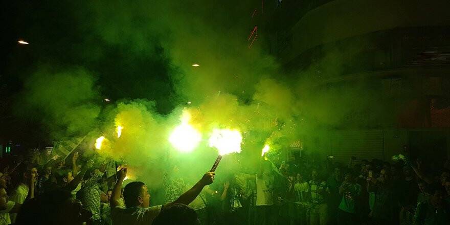 Meşaleler yandı, sokaklar inledi