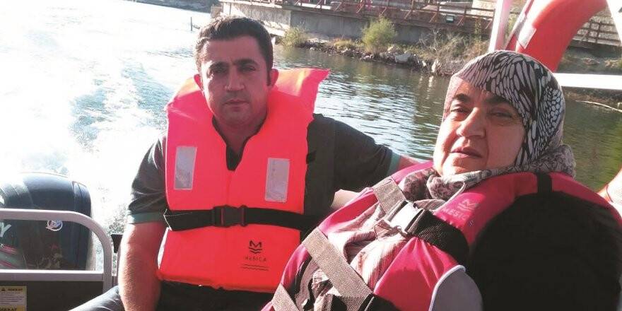 Ahmet Temel ve annesi Sille Barajı'nda