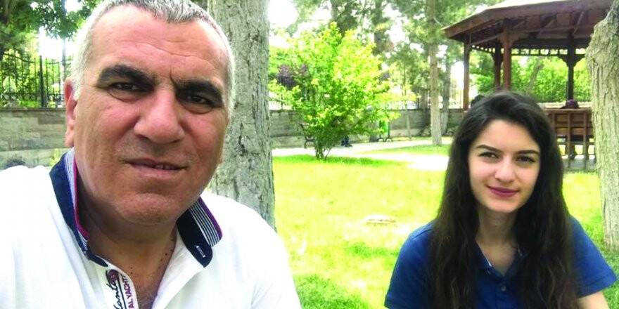 Mazhar Peker ve kızının üniversite sevinci