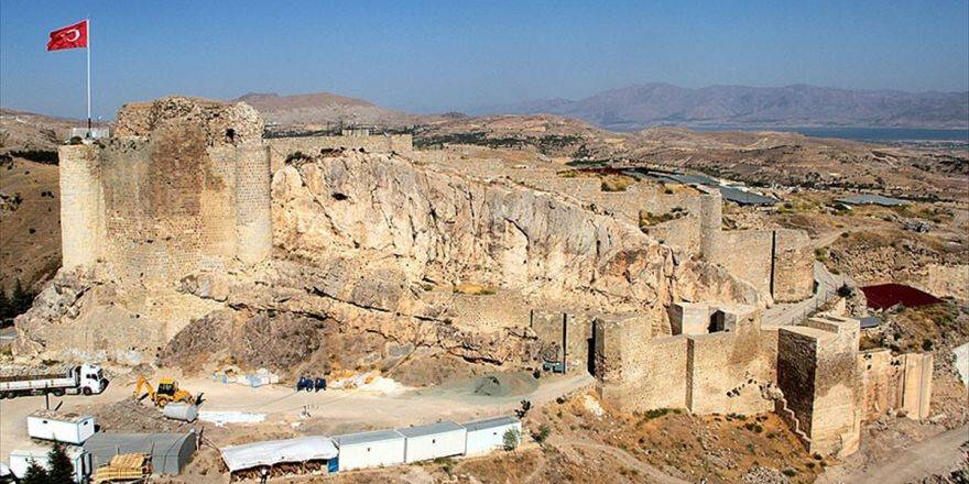 2 Bin 800 Yıllık Tarihi Surlar Ayağa Kaldırılıyor