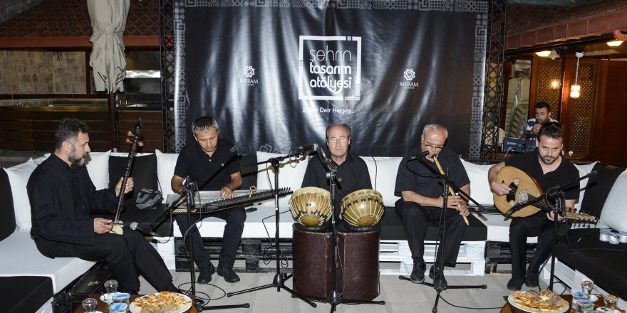 Yabancı öğrencilere Türk müziği konseri