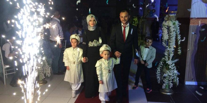 Oflaz ailesinin sünnet mutluluğu