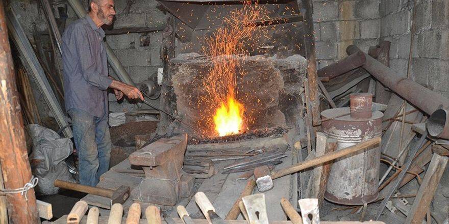 Baba Mesleğini Yaşatmaya Çalışıyor