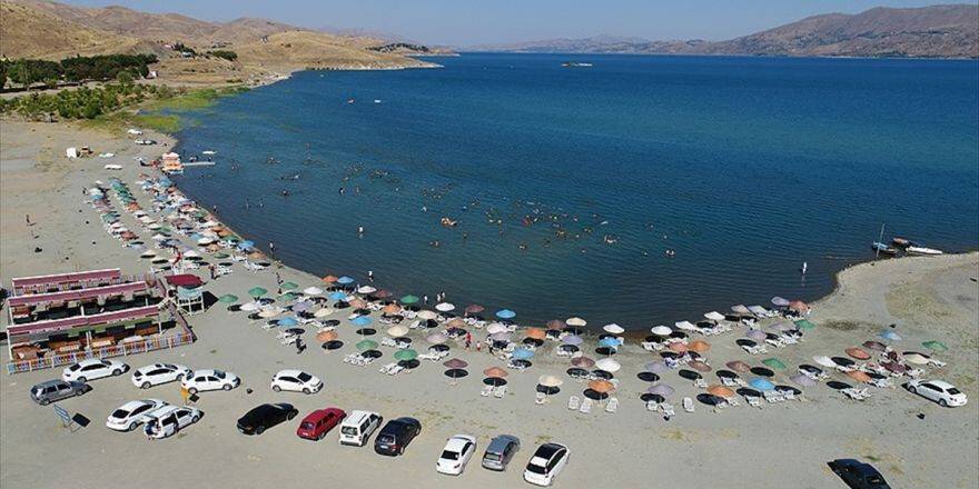 Hazar Gölü, Akdeniz Ve Ege Sahillerini Aratmıyor