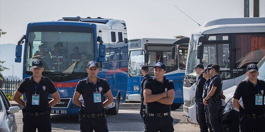 Mahkeme Başkanından Fetö Sanıklarının Avukatlarına Tepki