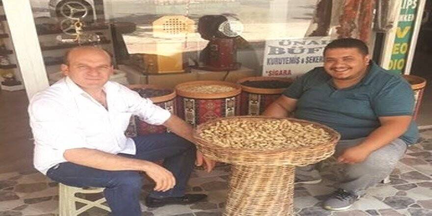 ADEM SEREN İLE MEHMET ÜNAL YER FISTIĞI ZİYAFETİNDE