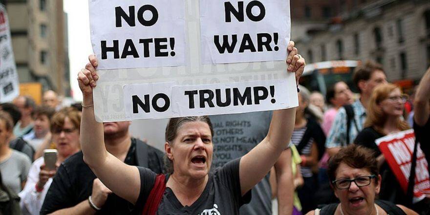 Silikon Vadisi'nde Trump Ve Irkçılık Karşıtı Protesto