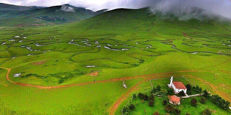 Menderesleriyle Ünlü Yayla Büyülüyor