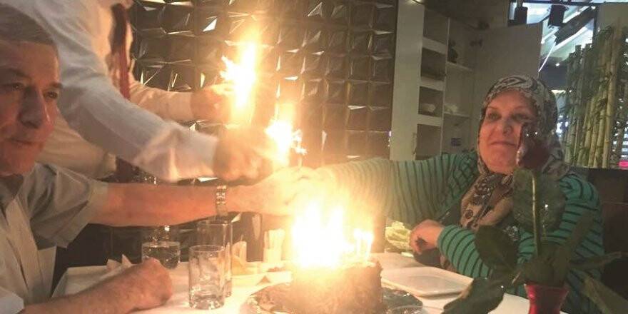 SÜLEYMAN OKUR VE EŞİ EVLİLİKLERİNİN 48. YILINI KUTLAMIŞLAR