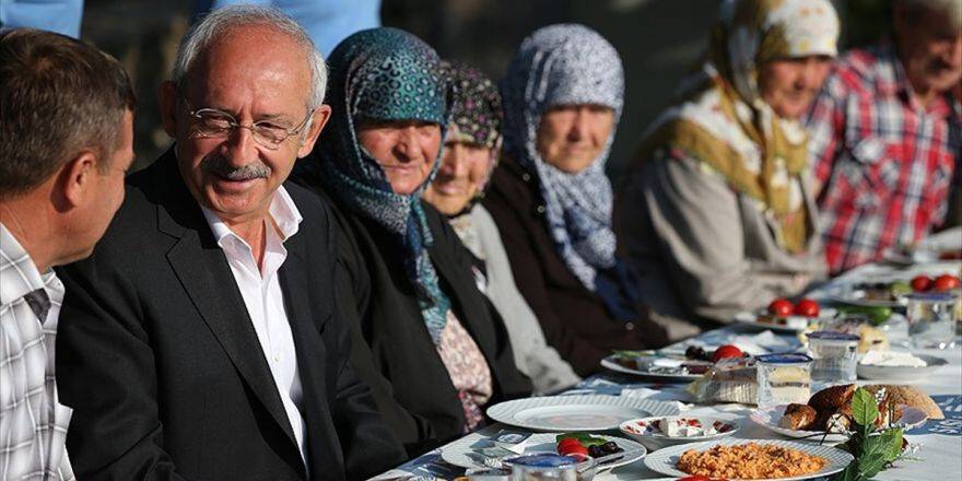 Chp Lideri Kılıçdaroğlu Vatandaşlarla Kahvaltıda Bir Araya Geldi