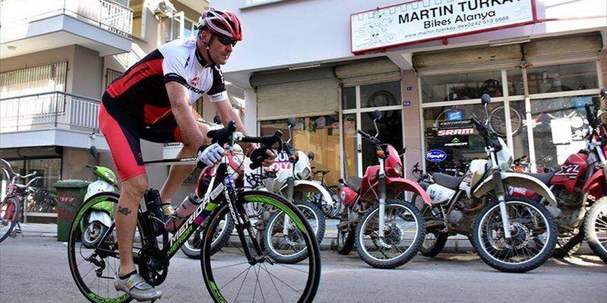 Alman Bisikletçi Hayalini Alanya'da Gerçekleştiriyor