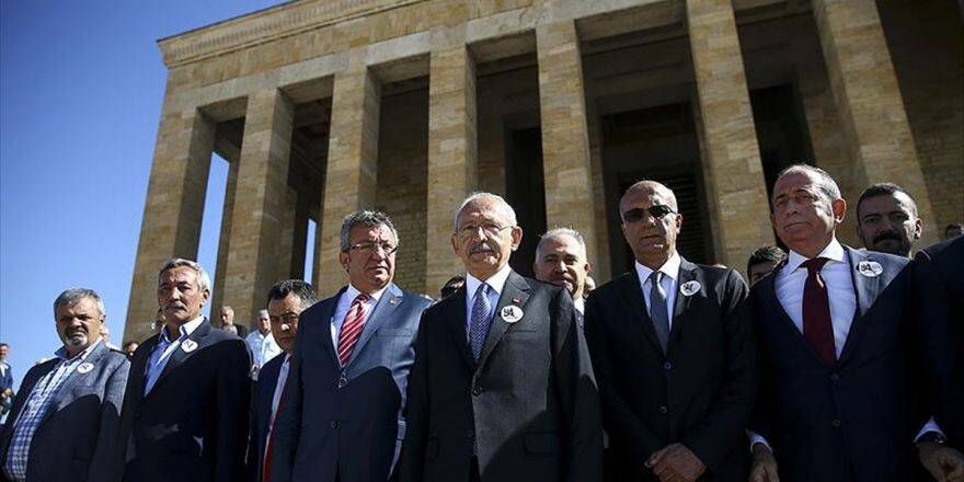 Chp Heyeti Anıtkabir'i Ziyaret Etti