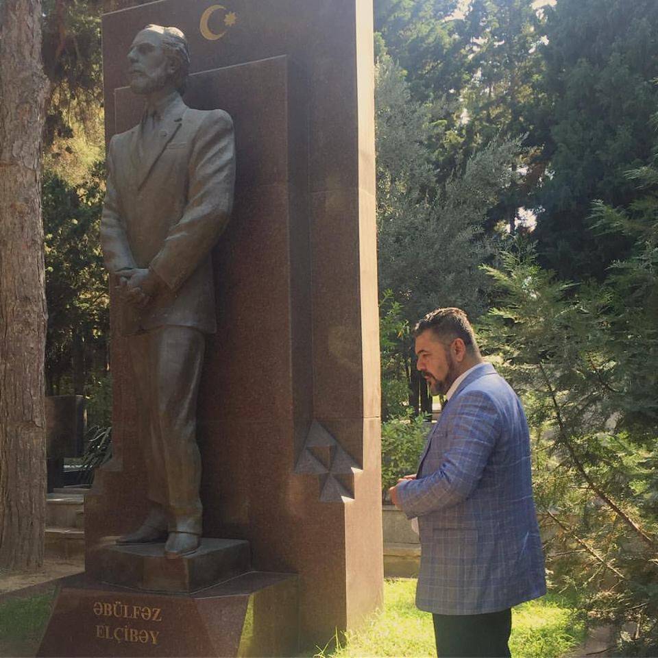 Muşmal, Elçibey’in kabrini ziyaret etti