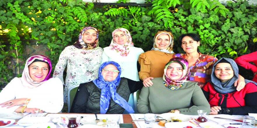 Bayanların ortak mutlulukları