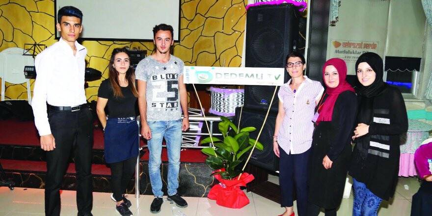 Tektaş Düğün Salonu’nun güler yüzlü personeli bir arada