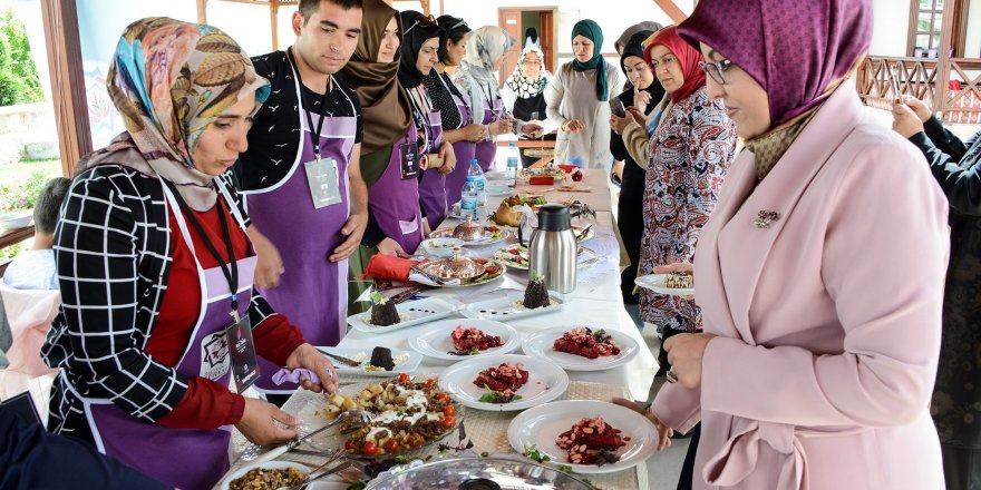 Konya’da bayat ekmekten yemek yarışması yapıldı