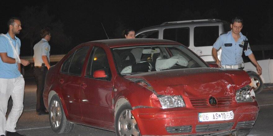Konya'da Otomobil Hafif Ticari Araçla Çarpıştı: 8 Yaralı