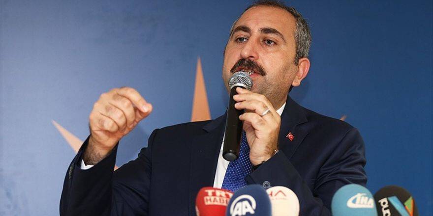Adalet Bakanı Gül: Fetö Sanıklarının Sahnelediği Tiyatroyu İzliyoruz