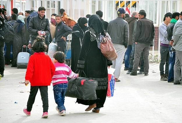 Varil bombalarından "hayata kaçış" sürüyor