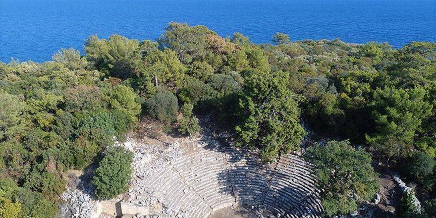 Phaselis Antik Kenti Milim Milim Batıyor