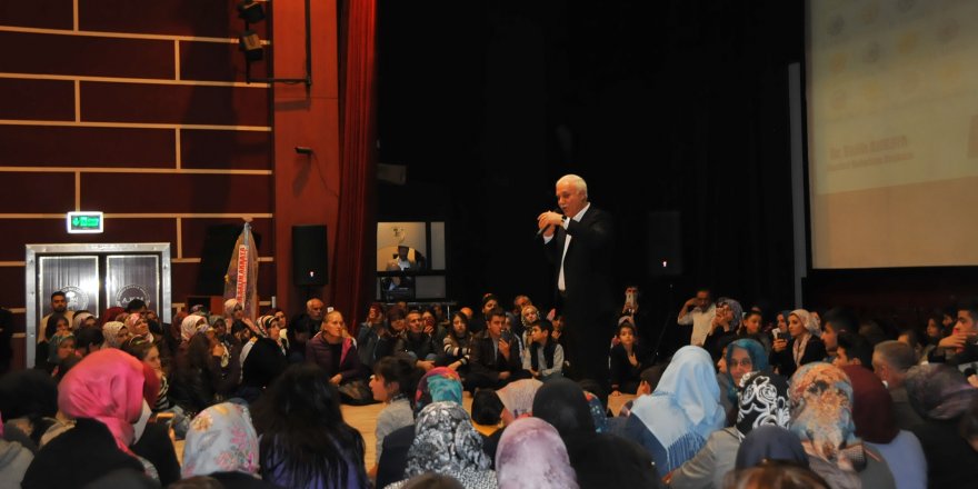 Hatipoğlu, Akşehir'de Konferansa Katıldı