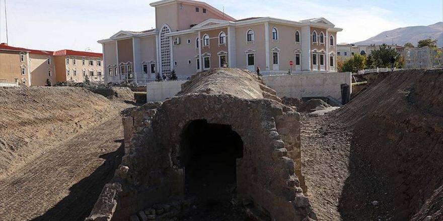 Tarihi Harput Kapı Gün Yüzüne Çıkarıldı