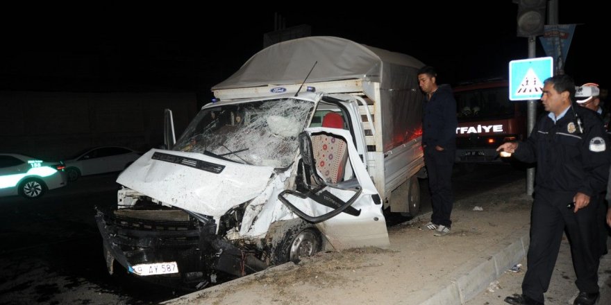 Adana'da İki Kamyonet Çarpıştı: 1 Ölü, 5 Yaralı