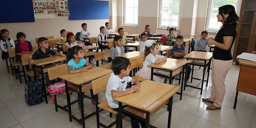 Öğretmen başına düşen öğrenci sayısı azaldı
