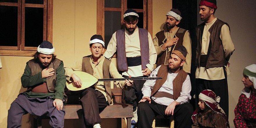 Aşık Veysel'in Hayatı Tiyatro Sahnesinde