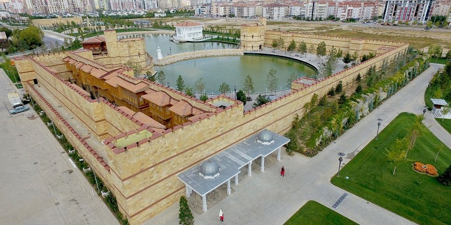 Konya Büyükşehir Belediyesi, eserlere isim arıyor