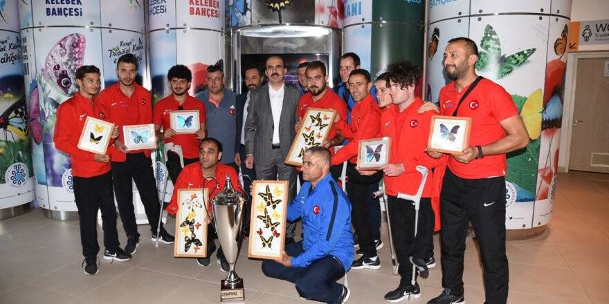 Avrupa'nın en büyük kupası Kelebek Bahçesi'nde 