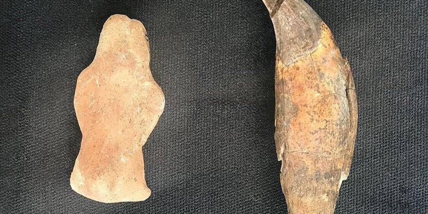 Yeşilova Höyüğü'nde 8 Bin Yıllık Ayı Heykelciği Bulundu