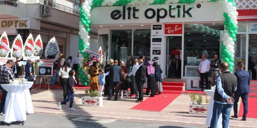 Elit Optik büyümeye devam ediyor