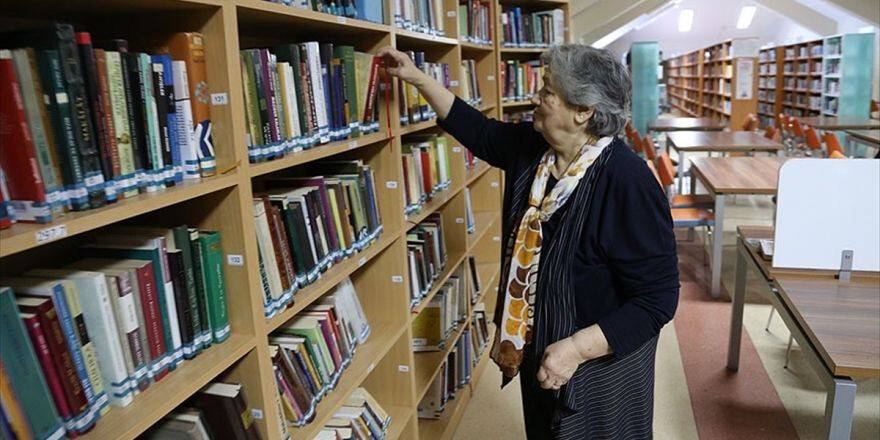 Halk Kütüphanesinin 75 Yaşındaki Müdavimi Gençlere Örnek Oluyor