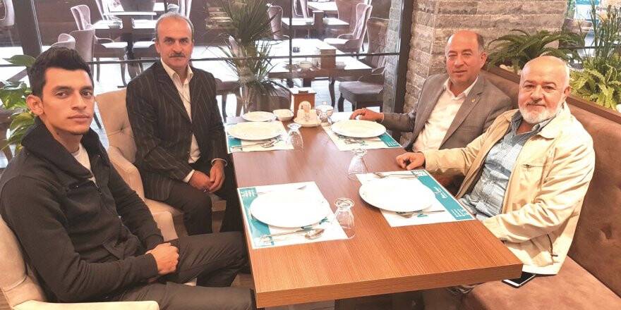 BAŞKAN BARANOK DOSTLARIYLA DAR-I LEZZET ETLİEKMEK SARAYI’NDA