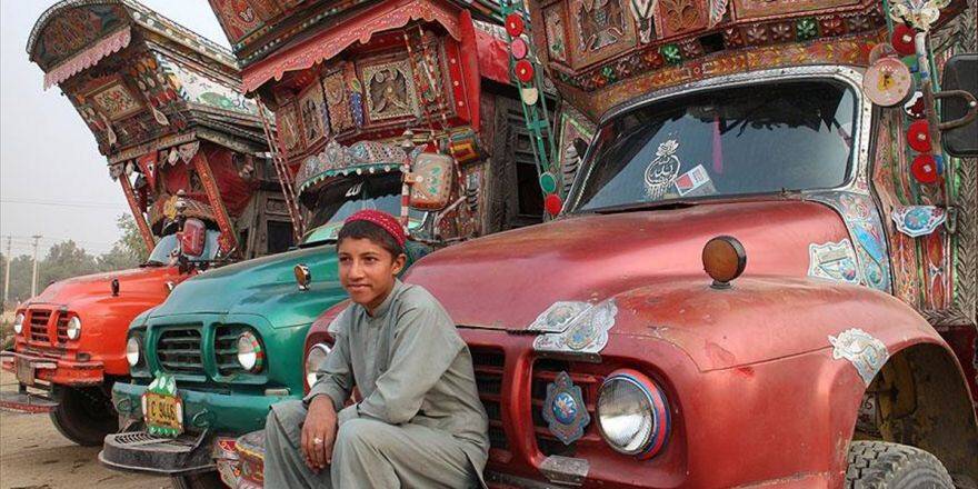 Pakistan'ın Süslü Kamyonları