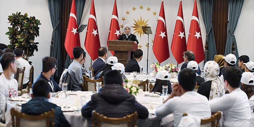 'Çağın Sorunlarına Çözüm Üretebilen, Çalışkan Ve Duyarlı Bir Gençlik Lazım'