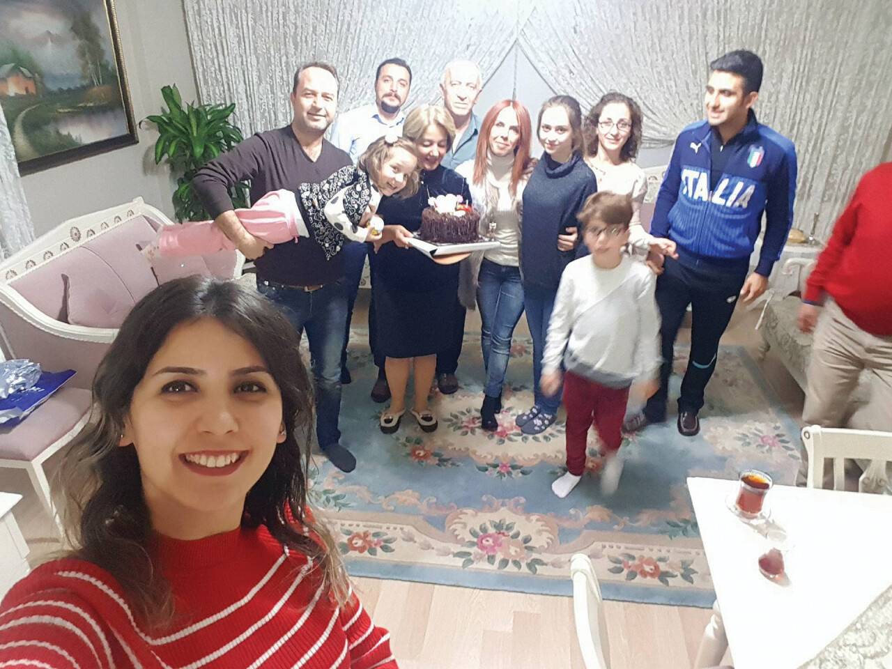 EMİNE BATI ABALI HANIM’A SÜRPRİZ DOĞUM GÜNÜ KUTLAMASI