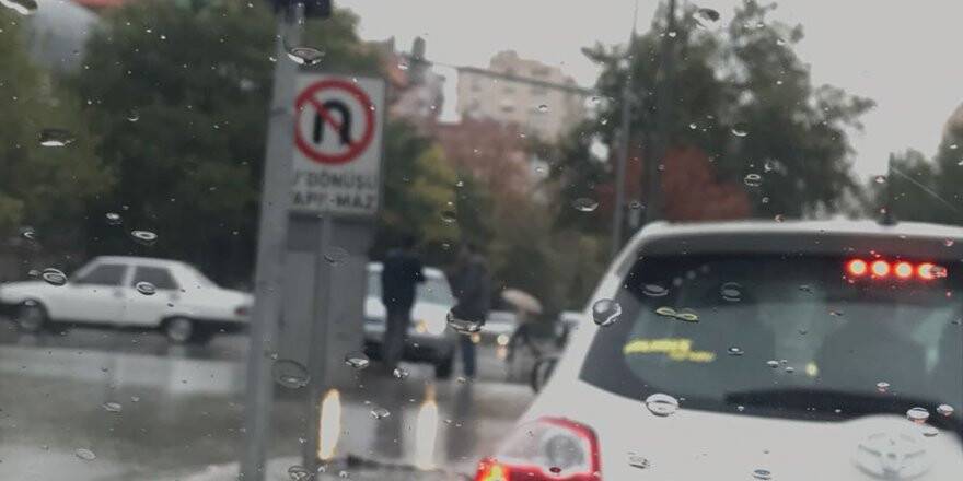 Konya'da yağış kazalara neden oldu