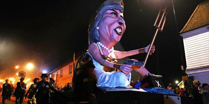 İngiltere'deki 400 Yıllık 'Şenlik Ateşi' Festivali