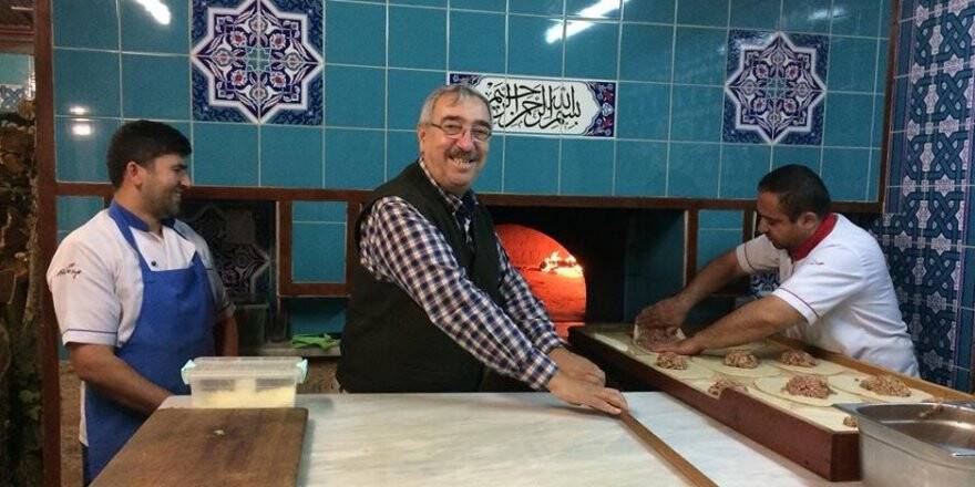 Konuk Başkan etliekmek yaptı